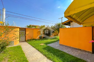 Casa - Térrea com 3 dormitórios (sendo 1 suite(s)) a 700,00 metros praia.