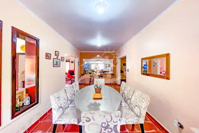 Casa - Térrea com 3 dormitórios (sendo 1 suite(s)) a 700,00 metros praia.