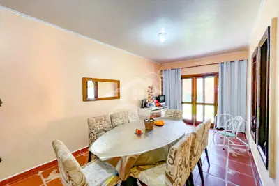 Casa - Térrea com 3 dormitórios (sendo 1 suite(s)) a 700,00 metros praia.