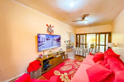 Casa - Térrea com 3 dormitórios (sendo 1 suite(s)) a 700,00 metros praia.