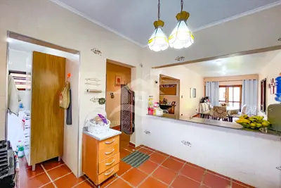Casa - Térrea com 3 dormitórios (sendo 1 suite(s)) a 700,00 metros praia.