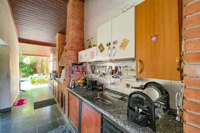 Casa - Térrea com 3 dormitórios (sendo 1 suite(s)) a 700,00 metros praia.
