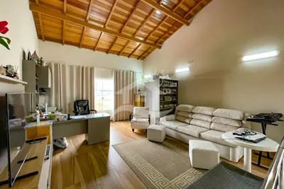 Casa - Assobradada com 4 dormitórios (sendo 4 suite(s)) a 1500,00 metros praia.