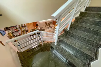 Casa - Sobrado Novo com 3 quartos (sendo 1 suite(s)) a 1500,00 metros praia.