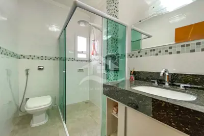 Casa - Sobrado Novo com 3 quartos (sendo 1 suite(s)) a 1500,00 metros praia.