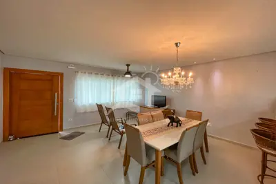 Casa - Sobrado Novo com 3 quartos (sendo 1 suite(s)) a 1500,00 metros praia.