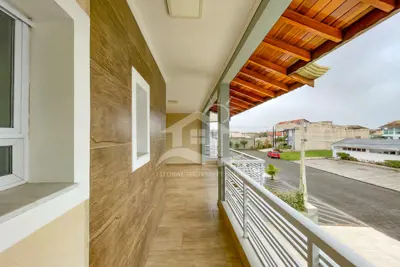 Casa - Sobrado Novo com 3 quartos (sendo 1 suite(s)) a 1500,00 metros praia.