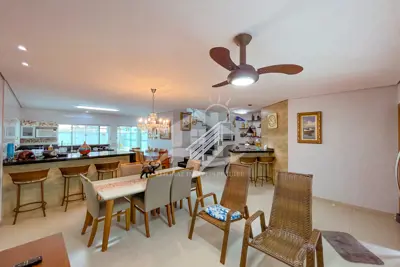Casa - Sobrado Novo com 3 quartos (sendo 1 suite(s)) a 1500,00 metros praia.