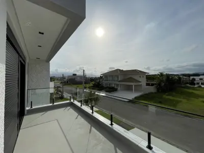 Casa - Sobrado Novo com 3 dormitórios (sendo 3 suite(s)) a 1200,00 metros praia.