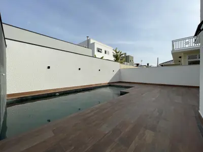 Casa - Sobrado Novo com 3 dormitórios (sendo 3 suite(s)) a 1200,00 metros praia.