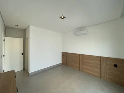 Casa - Sobrado Novo com 3 dormitórios (sendo 3 suite(s)) a 1200,00 metros praia.