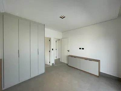 Casa - Sobrado Novo com 3 dormitórios (sendo 3 suite(s)) a 1200,00 metros praia.