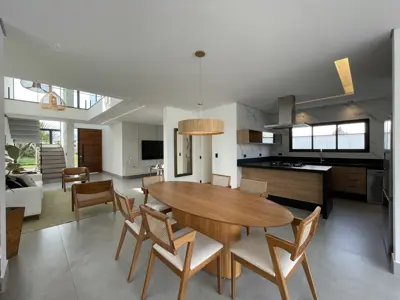 Casa - Sobrado Novo com 3 dormitórios (sendo 3 suite(s)) a 1200,00 metros praia.