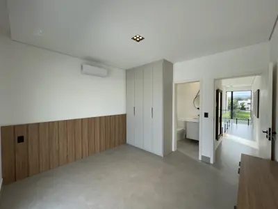 Casa - Sobrado Novo com 3 dormitórios (sendo 3 suite(s)) a 1200,00 metros praia.