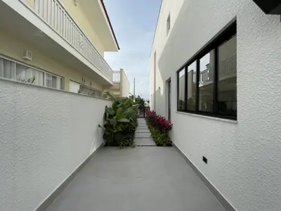 Casa - Sobrado Novo com 3 dormitórios (sendo 3 suite(s)) a 1200,00 metros praia.