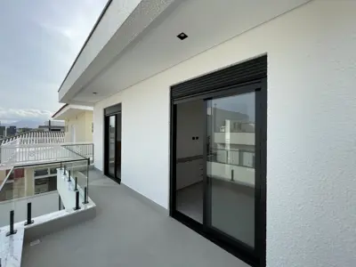 Casa - Sobrado Novo com 3 dormitórios (sendo 3 suite(s)) a 1200,00 metros praia.