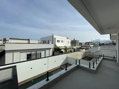 Casa - Sobrado Novo com 3 dormitórios (sendo 3 suite(s)) a 1200,00 metros praia.