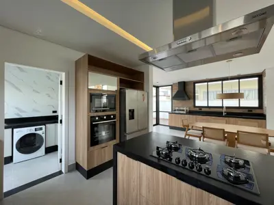 Casa - Sobrado Novo com 3 dormitórios (sendo 3 suite(s)) a 1200,00 metros praia.