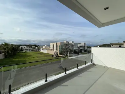 Casa - Sobrado Novo com 3 dormitórios (sendo 3 suite(s)) a 1200,00 metros praia.