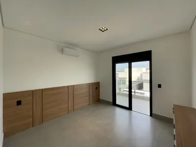 Casa - Sobrado Novo com 3 dormitórios (sendo 3 suite(s)) a 1200,00 metros praia.