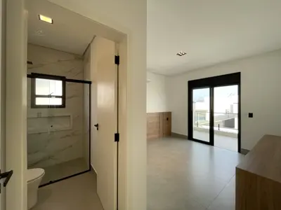 Casa - Sobrado Novo com 3 dormitórios (sendo 3 suite(s)) a 1200,00 metros praia.