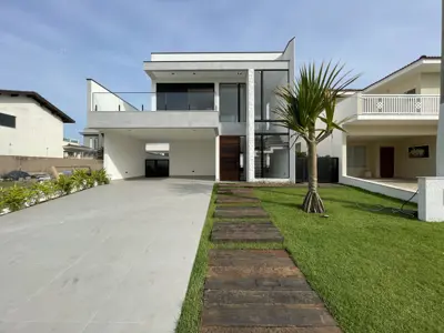 Casa - Sobrado Novo com 3 dormitórios (sendo 3 suite(s)) a 1200,00 metros praia.