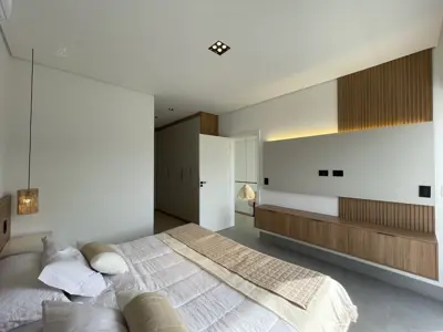 Casa - Sobrado Novo com 3 dormitórios (sendo 3 suite(s)) a 1200,00 metros praia.