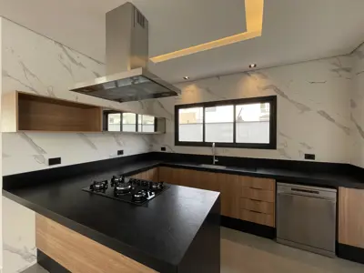 Casa - Sobrado Novo com 3 dormitórios (sendo 3 suite(s)) a 1200,00 metros praia.