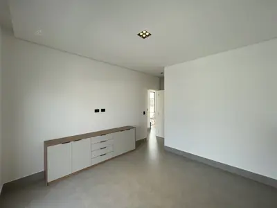 Casa - Sobrado Novo com 3 dormitórios (sendo 3 suite(s)) a 1200,00 metros praia.