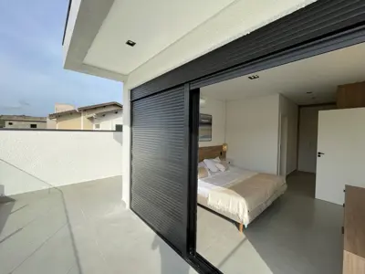 Casa - Sobrado Novo com 3 dormitórios (sendo 3 suite(s)) a 1200,00 metros praia.