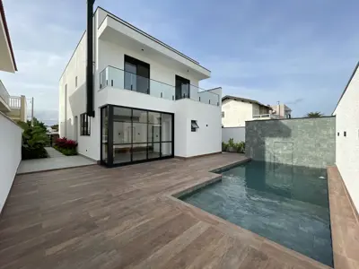 Casa - Sobrado Novo com 3 dormitórios (sendo 3 suite(s)) a 1200,00 metros praia.