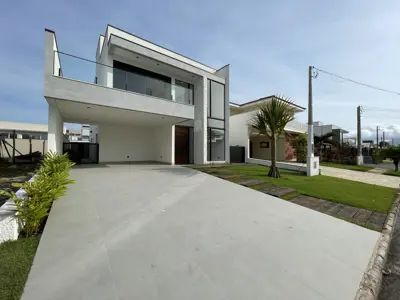 Casa - Sobrado Novo com 3 dormitórios (sendo 3 suite(s)) a 1200,00 metros praia.