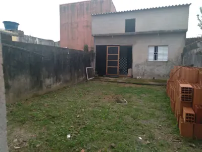 Casa - Térrea com 2 quartos (sendo 1 suite(s)) a 2000,00 metros praia.