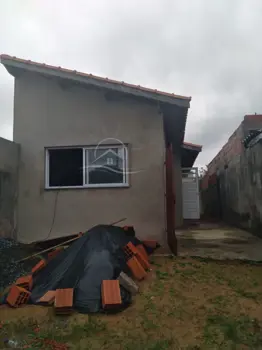 Casa - Térrea com 2 quartos (sendo 1 suite(s)) a 2000,00 metros praia.