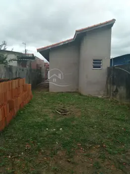 Casa - Térrea com 2 quartos (sendo 1 suite(s)) a 2000,00 metros praia.