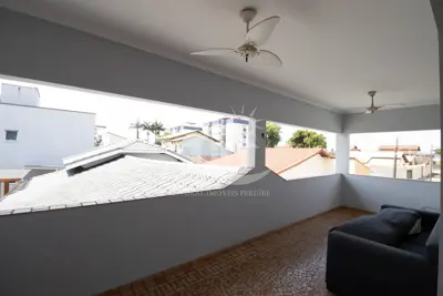 Casa - Sobrado com 5 dormitórios (sendo 5 suite(s)) a 600,00 metros praia.