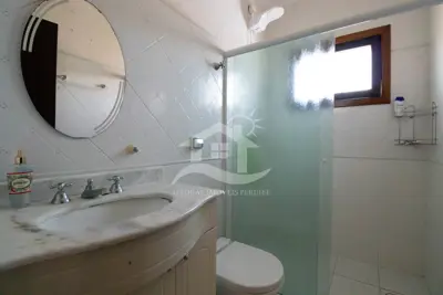 Casa - Sobrado com 5 dormitórios (sendo 5 suite(s)) a 600,00 metros praia.