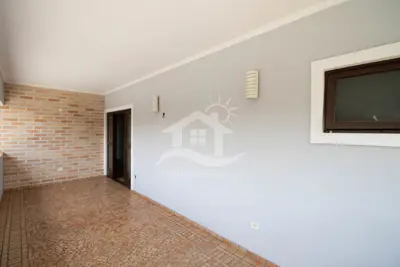Casa - Sobrado com 5 dormitórios (sendo 5 suite(s)) a 600,00 metros praia.