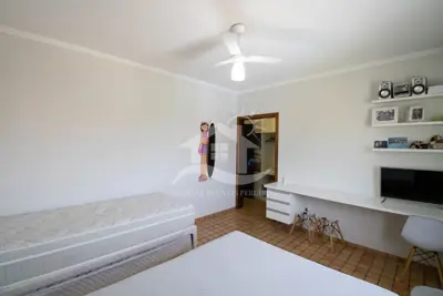 Casa - Sobrado com 5 dormitórios (sendo 5 suite(s)) a 600,00 metros praia.