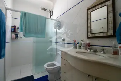 Casa - Sobrado com 5 dormitórios (sendo 5 suite(s)) a 600,00 metros praia.