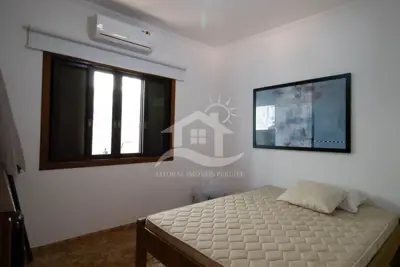 Casa - Sobrado com 5 dormitórios (sendo 5 suite(s)) a 600,00 metros praia.