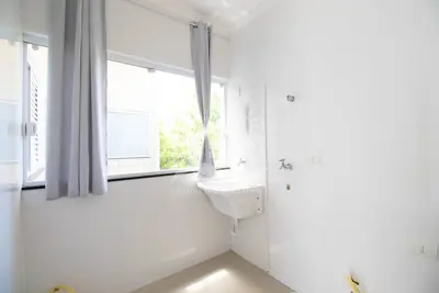 Apartamento - Kitnet com 1 dormitórios (sendo 0 suite(s)) a 800,00 metros praia.