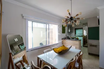 Casa - Sobrado com 3 quartos (sendo 3 suite(s)) a 200,00 metros praia.