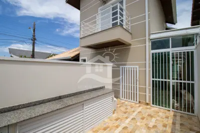 Casa - Sobrado com 3 quartos (sendo 3 suite(s)) a 200,00 metros praia.