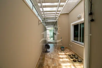 Casa - Sobrado com 3 quartos (sendo 3 suite(s)) a 200,00 metros praia.
