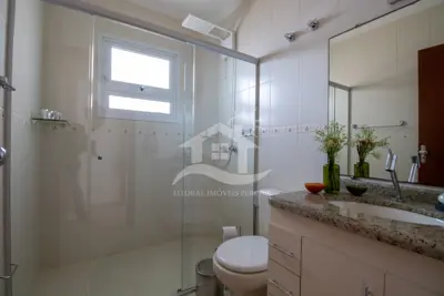 Casa - Sobrado com 3 quartos (sendo 3 suite(s)) a 200,00 metros praia.