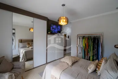 Casa - Sobrado com 3 quartos (sendo 3 suite(s)) a 200,00 metros praia.
