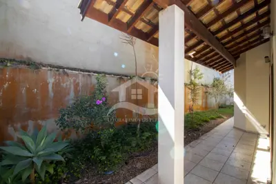 Casa - Sobrado Parte Superior com 5 dormitórios (sendo 5 suite(s)) a 800,00 metros praia.