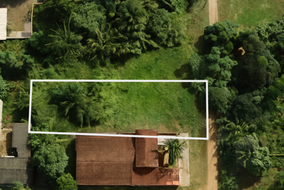 Terreno - Amplo com  quartos  a 2000,00 metros praia.