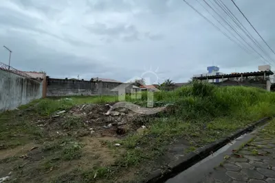 Terreno - Amplo com  dormitórios  a 100,00 metros praia.